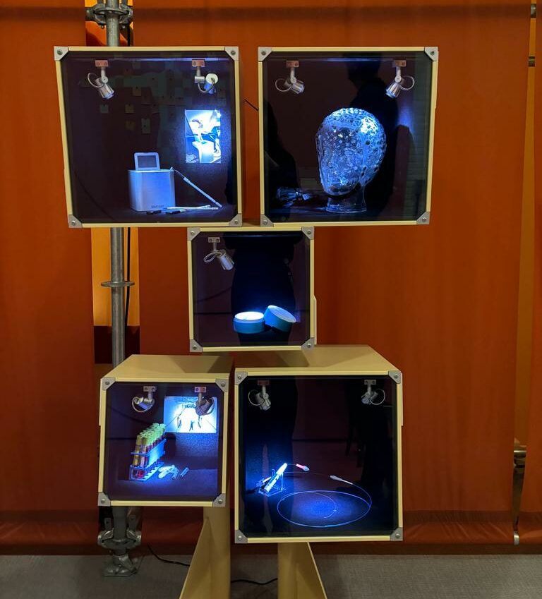 Exhibition case at NEMO Science Museum Studio with EEG cap